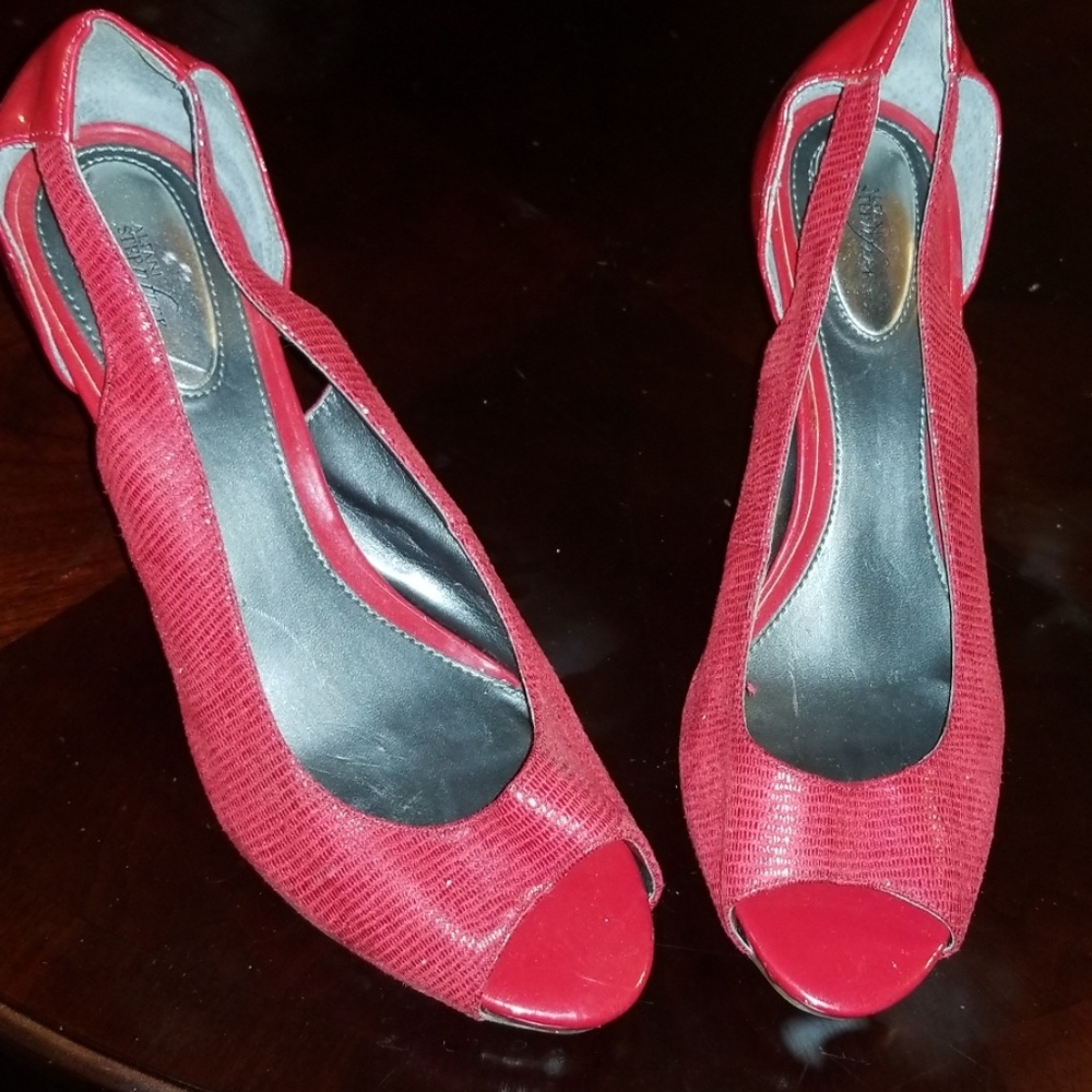 Red heels gum bottoms